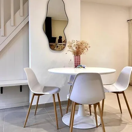 De Charme Avec Mezzanine 아파트